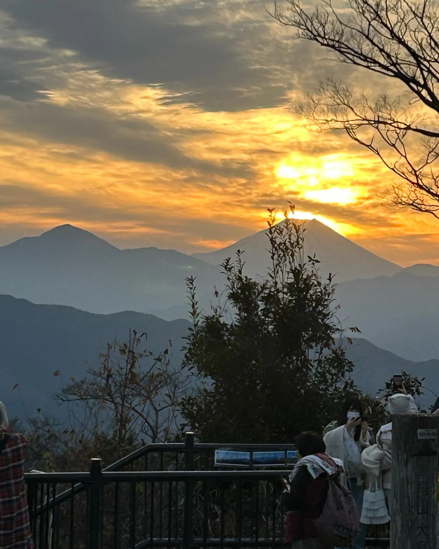 今日は高尾山のダイアモンド富士を見に行きました。